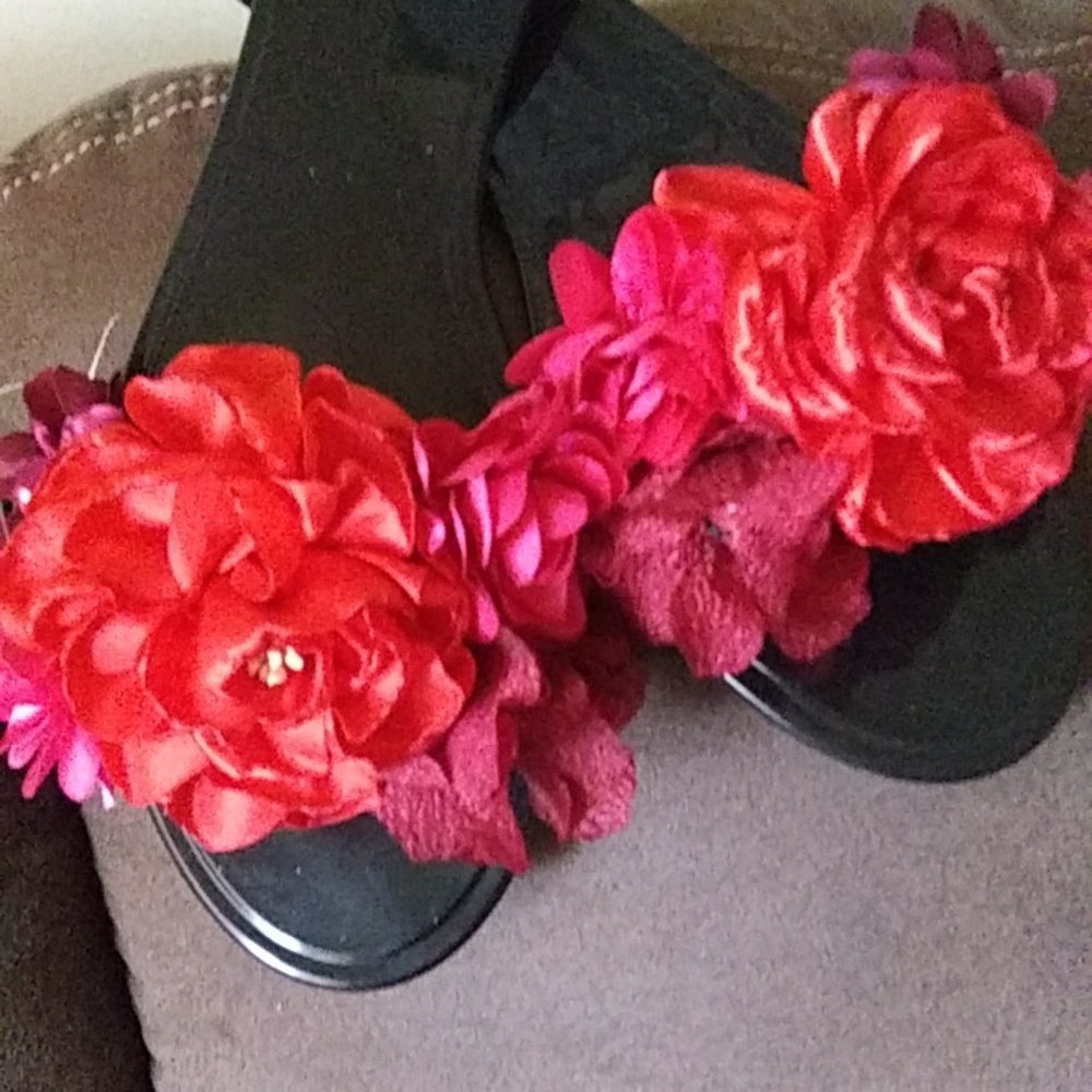Brand New PALMS Rosette Slip On Sandals